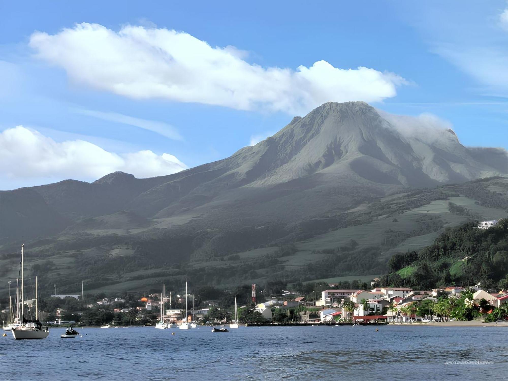 Maison De Charme A Saint-Pierre Avec Vue Sur Mer Et Montagne Eksteriør billede