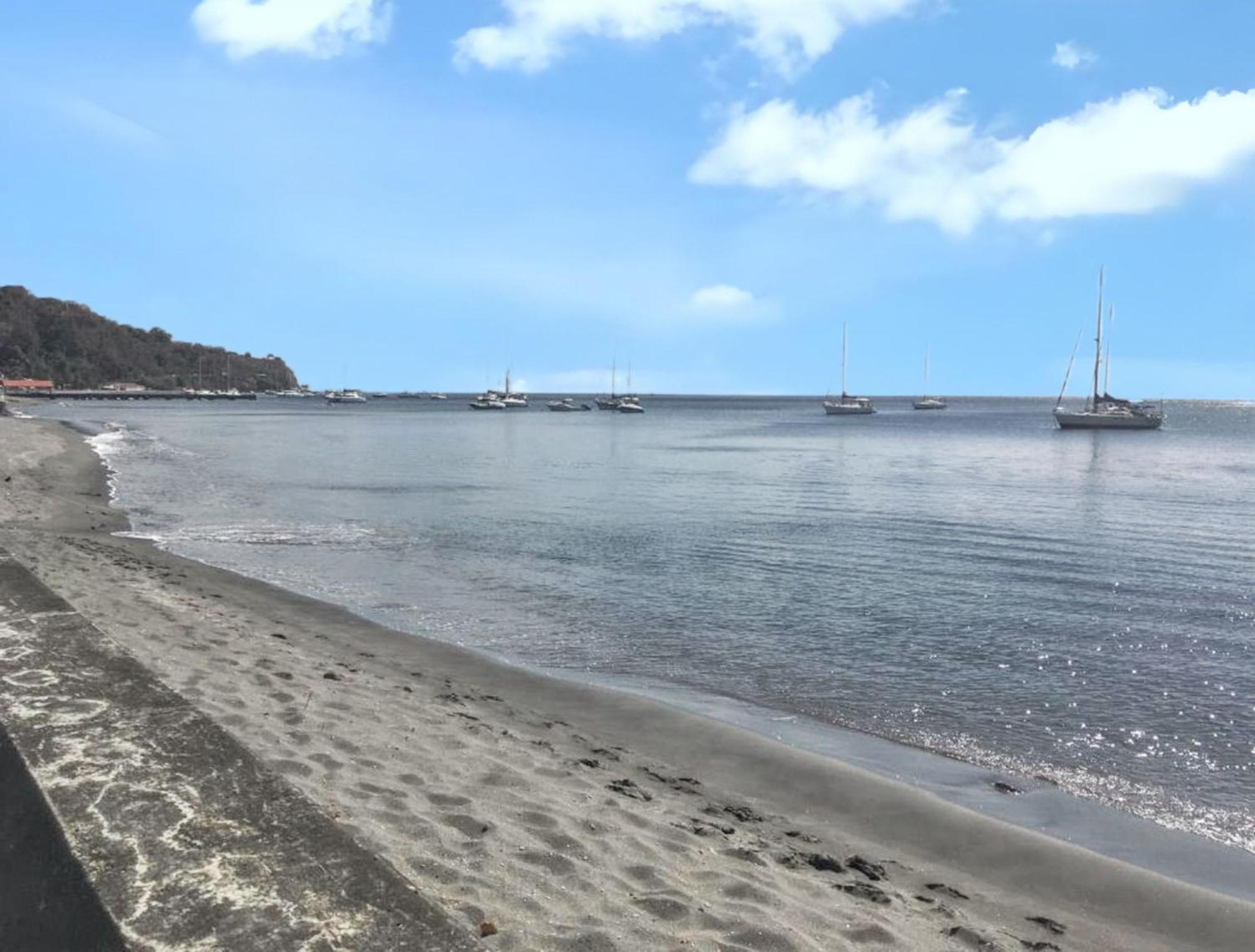 Maison De Charme A Saint-Pierre Avec Vue Sur Mer Et Montagne Eksteriør billede